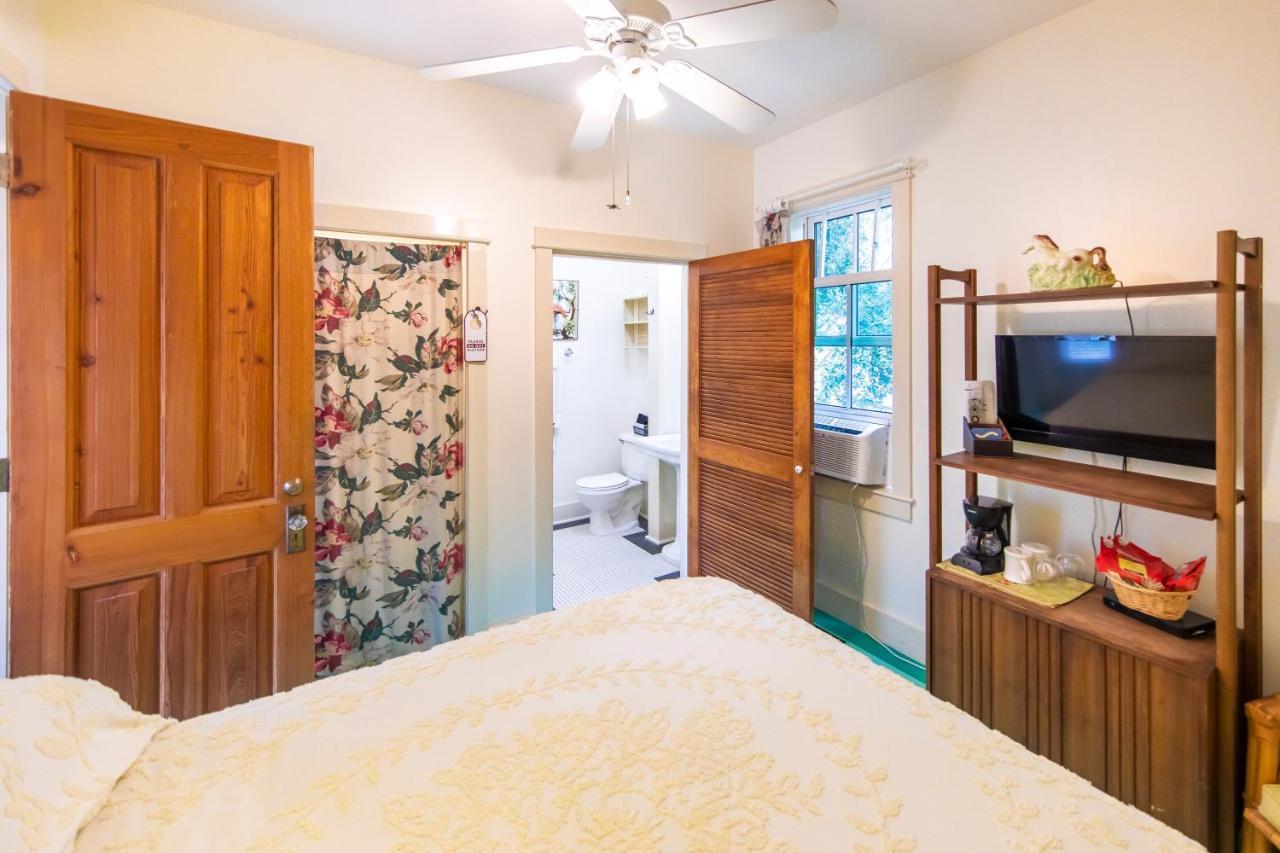 Hibiscus Coffee & Guesthouse Grayton Beach Exteriör bild
