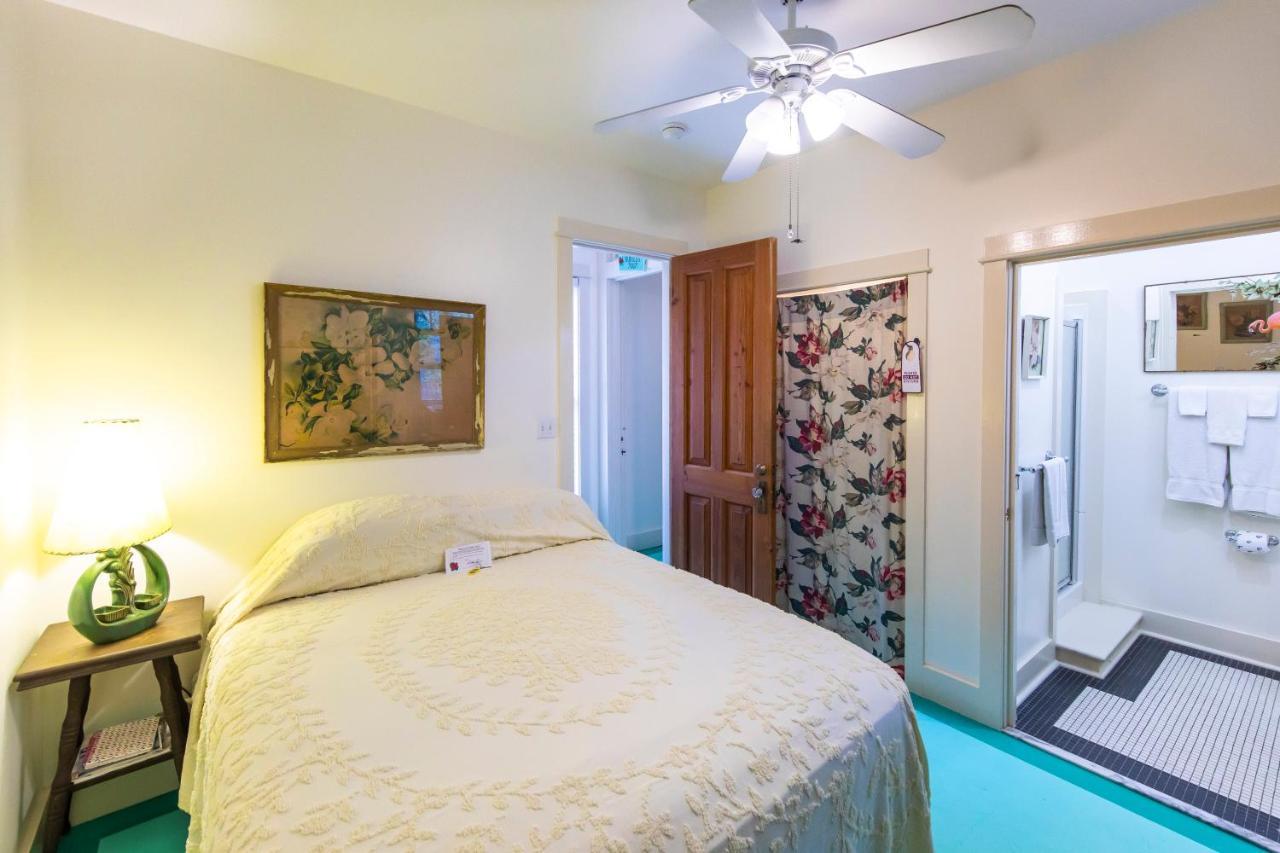 Hibiscus Coffee & Guesthouse Grayton Beach Exteriör bild