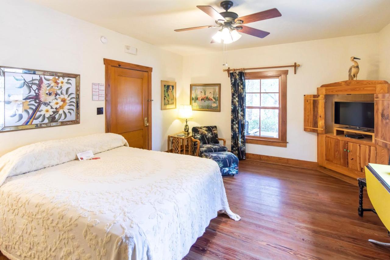 Hibiscus Coffee & Guesthouse Grayton Beach Exteriör bild