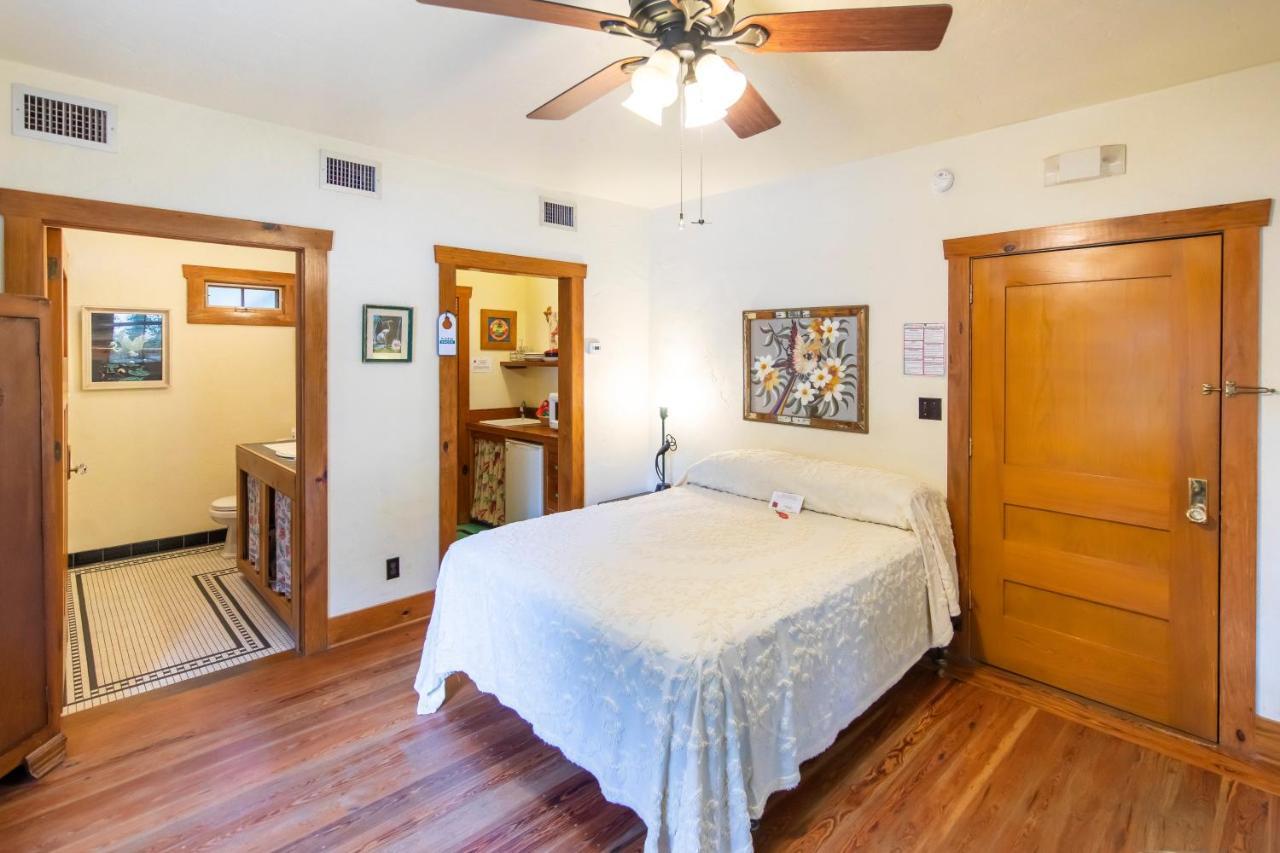 Hibiscus Coffee & Guesthouse Grayton Beach Exteriör bild