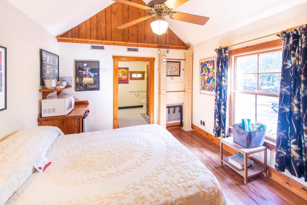 Hibiscus Coffee & Guesthouse Grayton Beach Exteriör bild